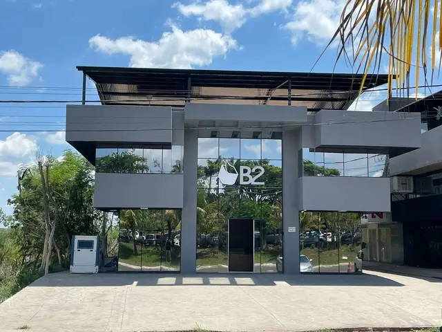 Fachada da sede da B2